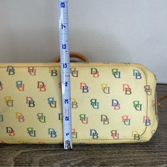 Dooney & Bourke Cream Satchel Bag pre-owned. Strap has stain. - Picture 8 of 16